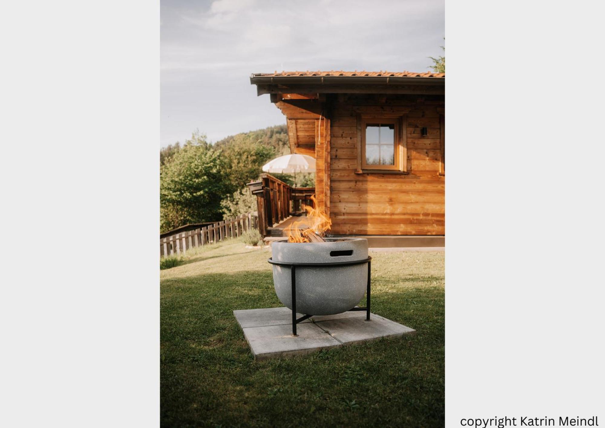 Das Paradieschen Edlitz - Stilvolles Blockhaus Mit Kamin Bagian luar foto